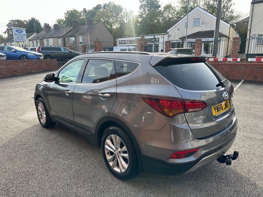 Used Hyundai Santa Fe 2016 for sale - 76406918: Photo 2