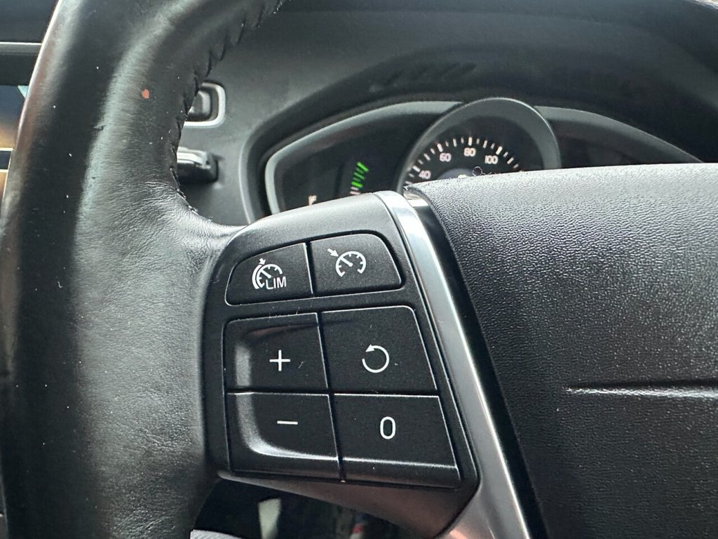 Used Volvo V40 Cross Country 2015 for sale - 76999125: Photo 41