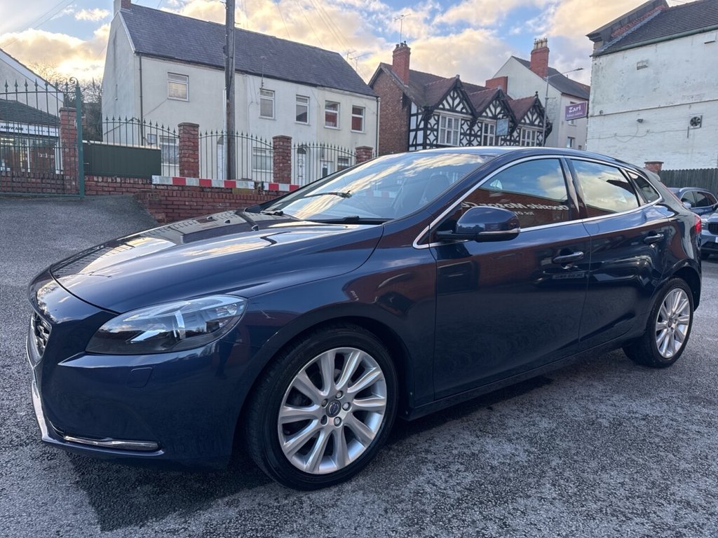 Used Volvo V40 2015 for sale - 76698895: Photo 2