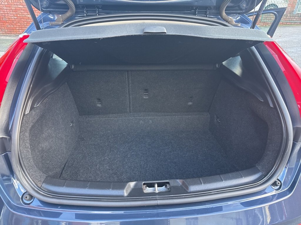 Used Volvo V40 2015 for sale - 76698895: Photo 25