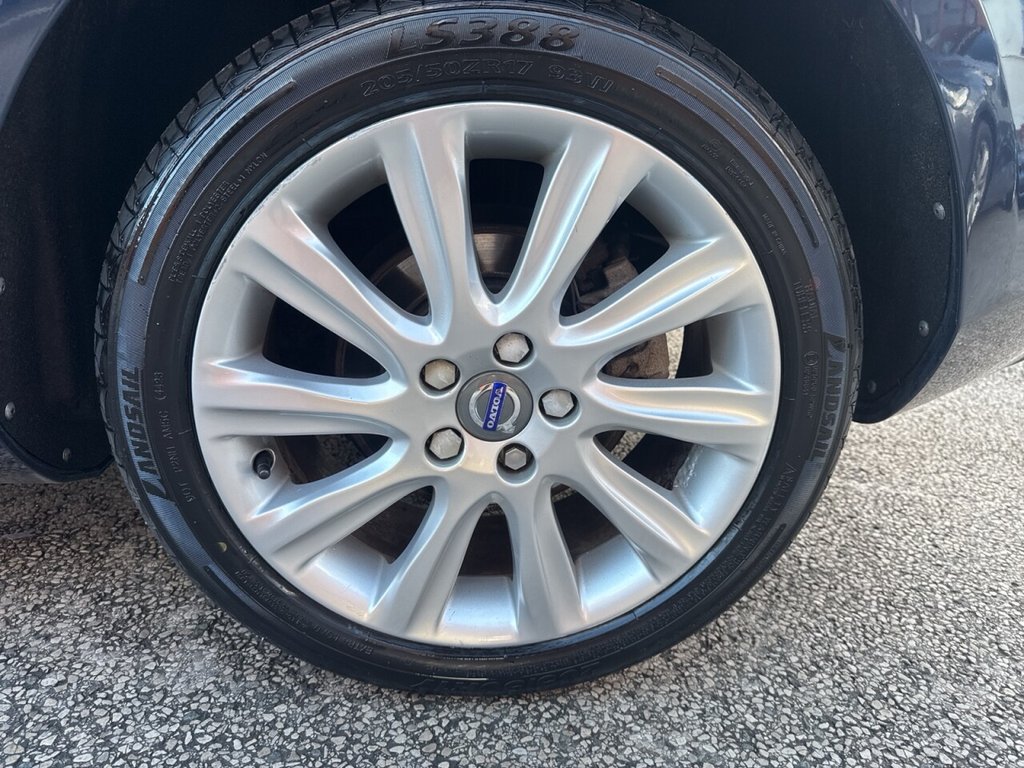 Used Volvo V40 2015 for sale - 76698895: Photo 29