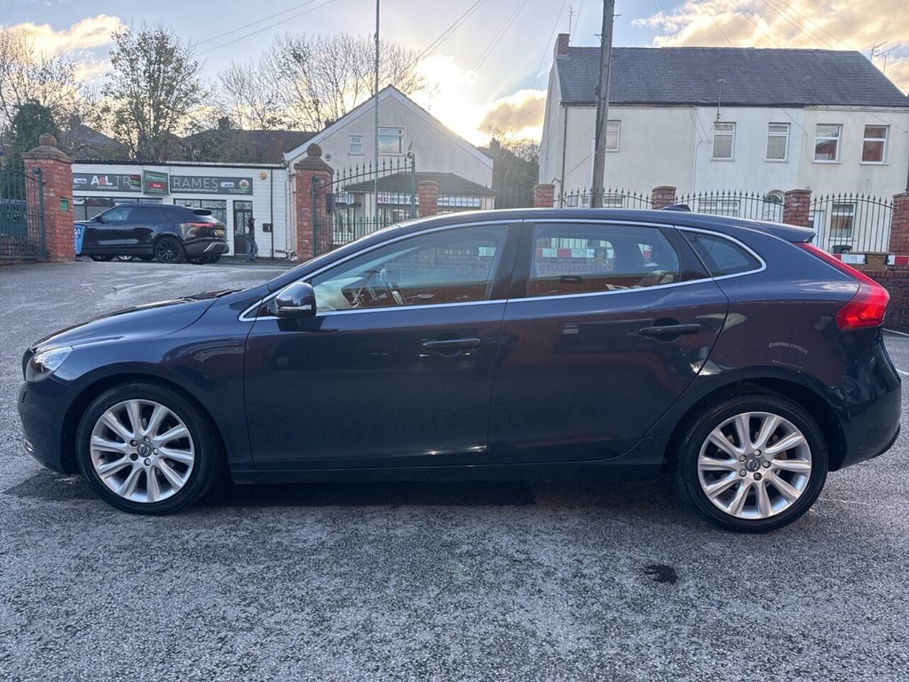 Used Volvo V40 2015 for sale - 76698895: Photo 3