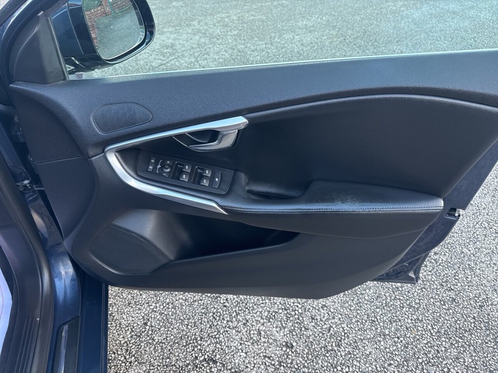 Used Volvo V40 2015 for sale - 76698895: Photo 33