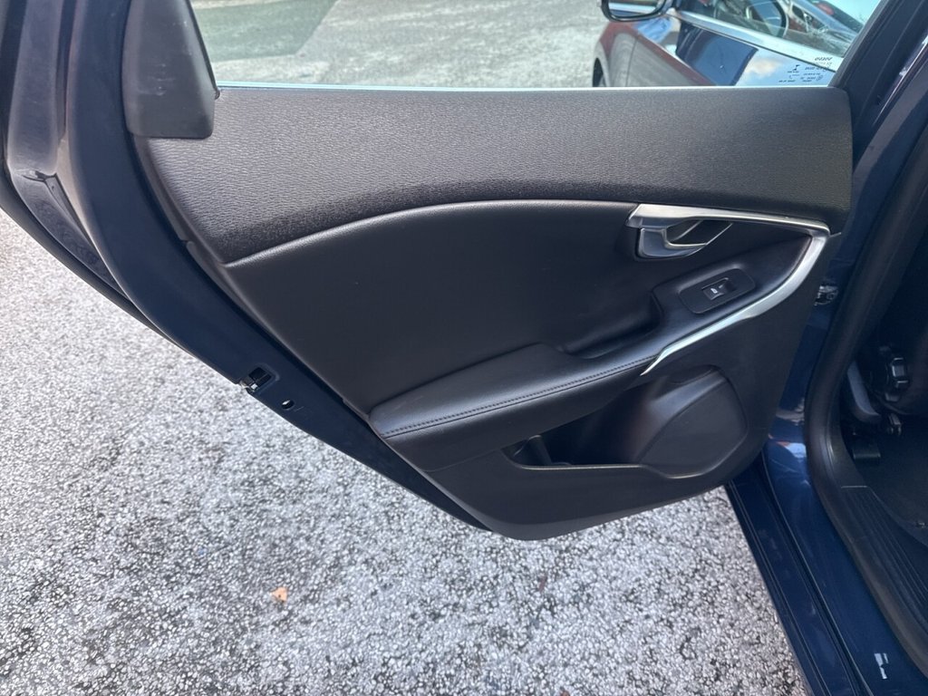 Used Volvo V40 2015 for sale - 76698895: Photo 37