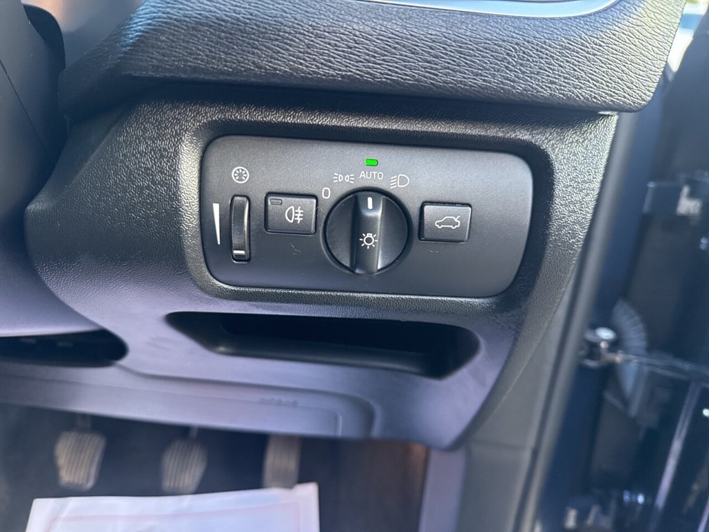 Used Volvo V40 2015 for sale - 76698895: Photo 42