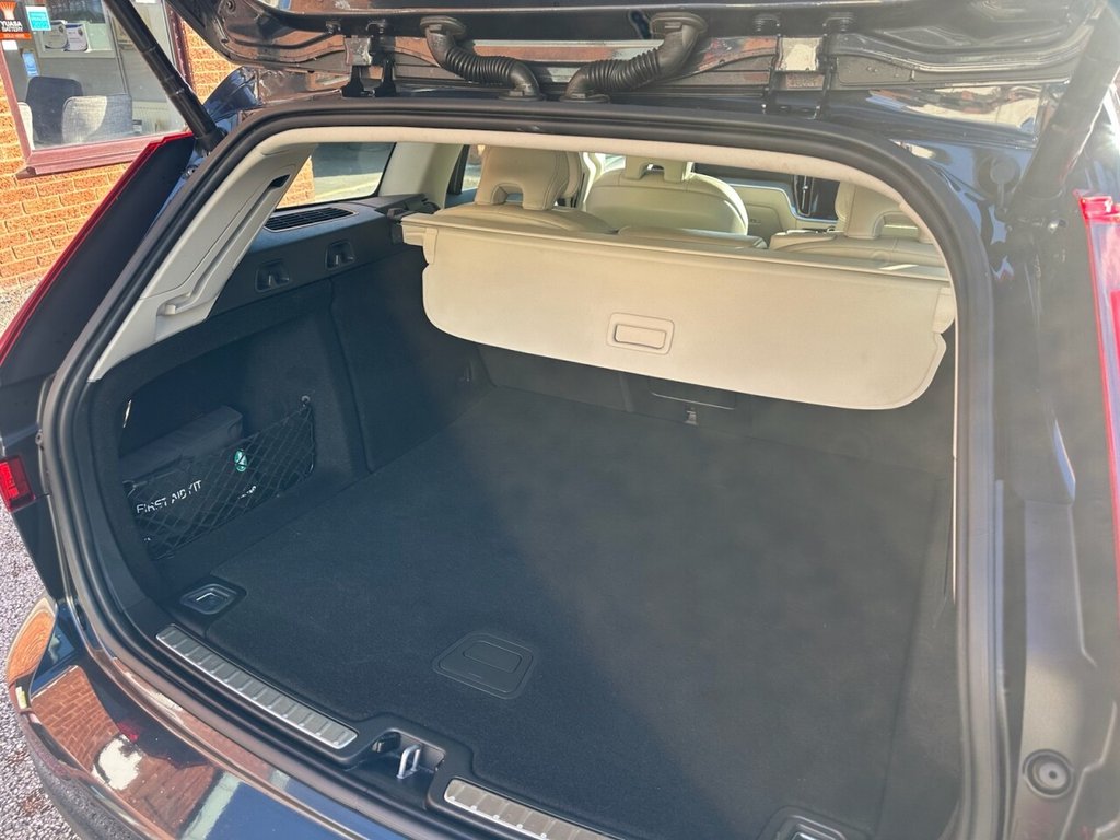 Used Volvo V60 2020 for sale - 76647681: Photo 16