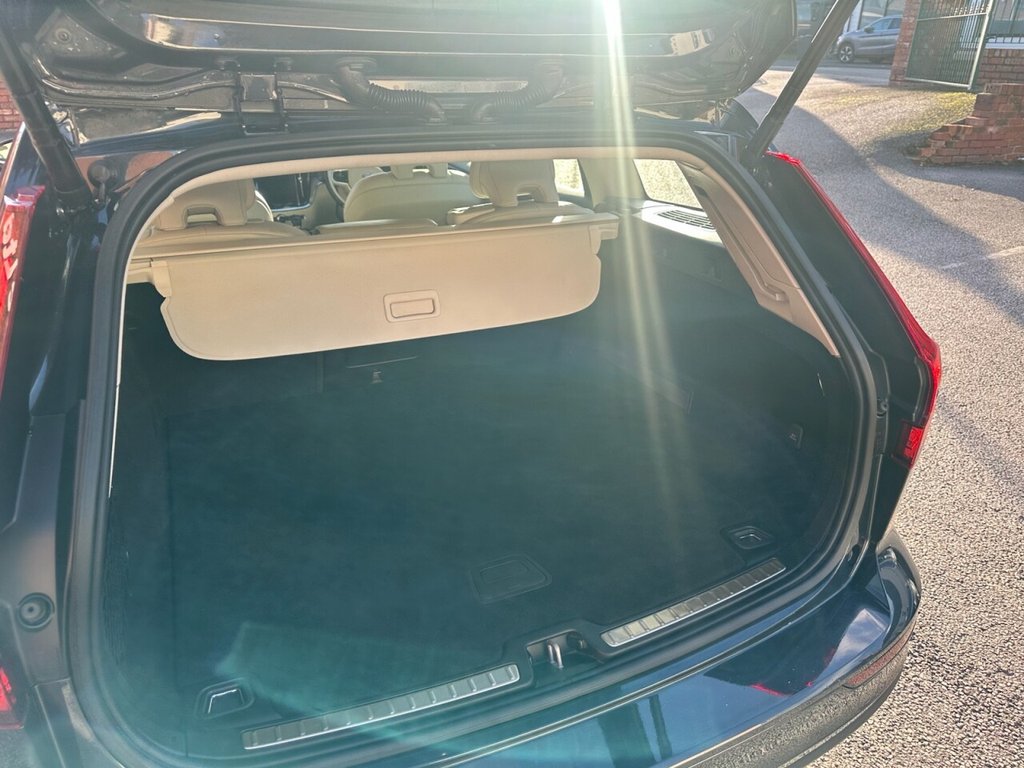Used Volvo V60 2020 for sale - 76647681: Photo 17