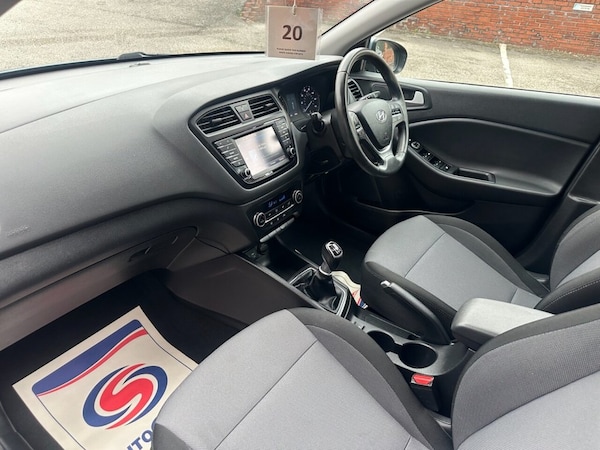 Used Hyundai i20 2018 for sale - 75047320: Photo 9