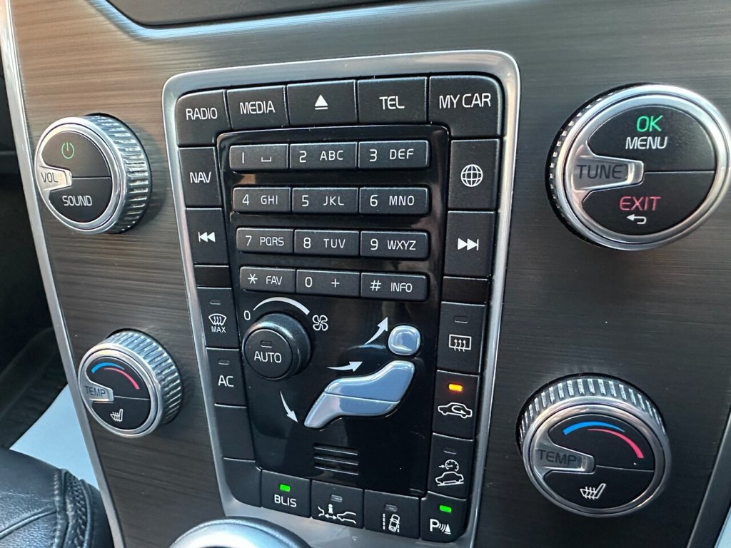 Used Volvo XC70 2014 for sale - 78017173: Photo 35