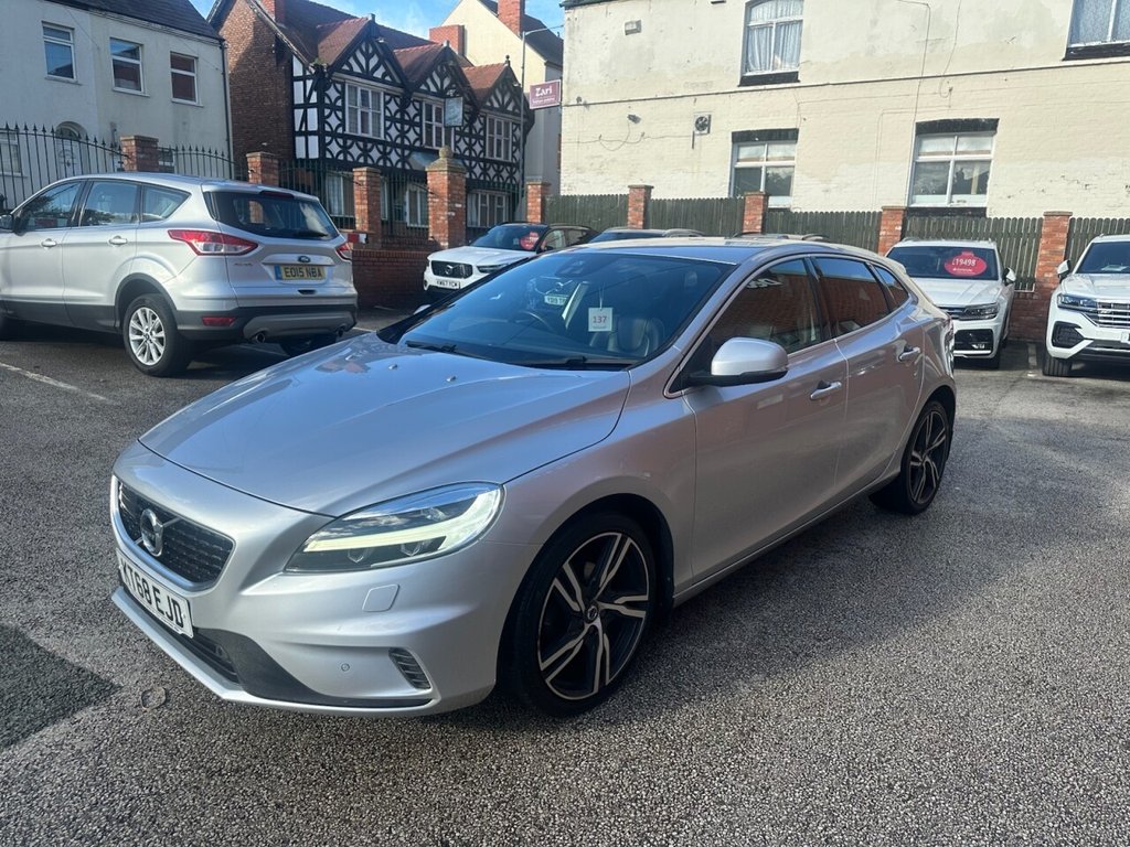 Used Volvo V40 2018 for sale - 76356500: Photo 2