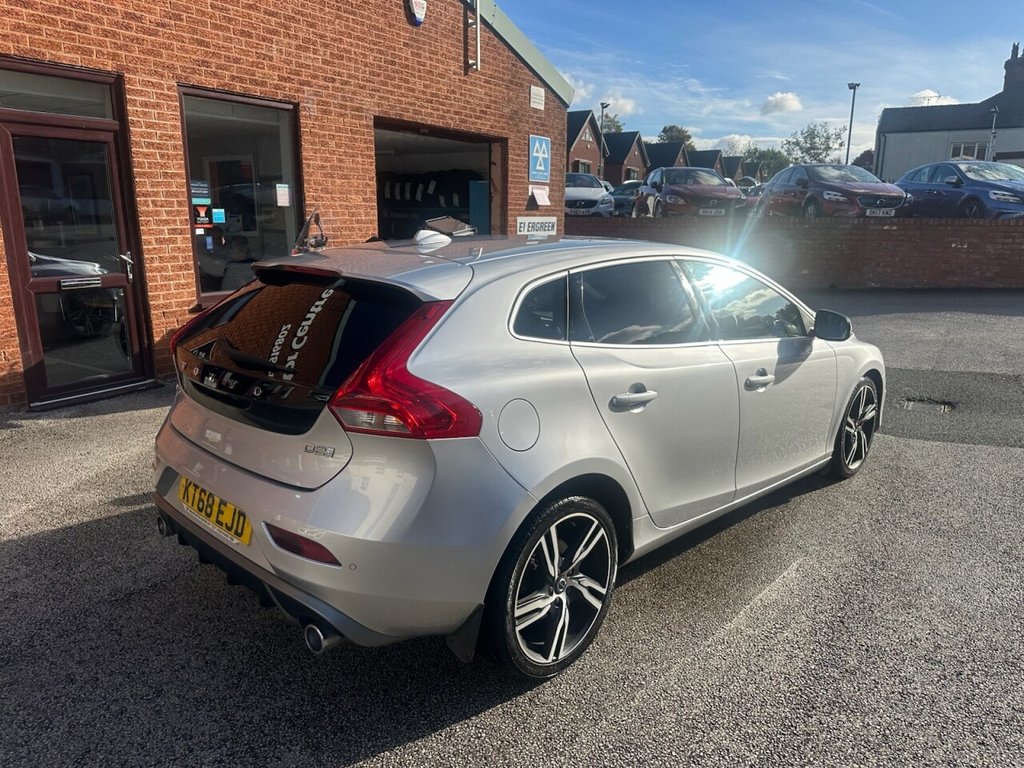 Used Volvo V40 2018 for sale - 76356500: Photo 46