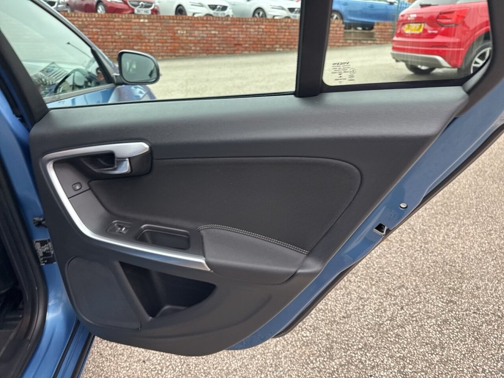 Used Volvo V60 2014 for sale - 77327694: Photo 41