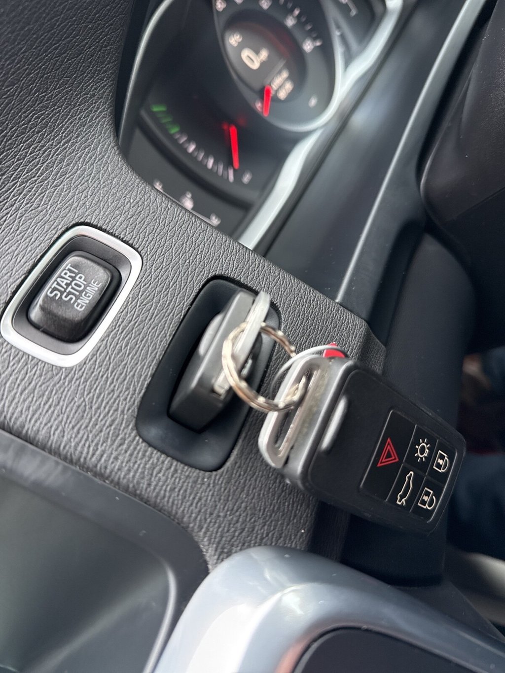 Used Volvo V60 2014 for sale - 77327694: Photo 50