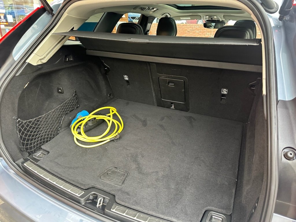 Used Volvo XC60 2018 for sale - 77200583: Photo 32