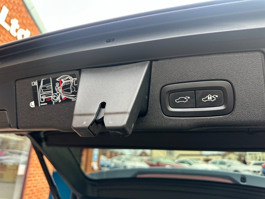 Used Volvo XC60 2018 for sale - 77200583: Photo 33