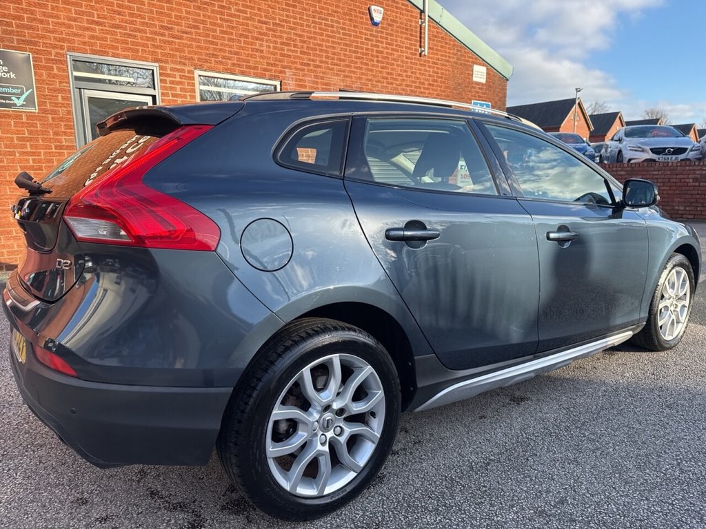 Used Volvo V40 2016 for sale - 77048748: Photo 10