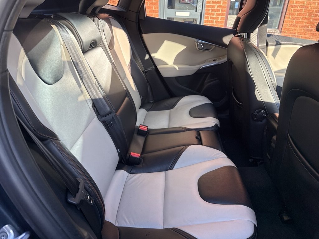 Used Volvo V40 2016 for sale - 77048748: Photo 11