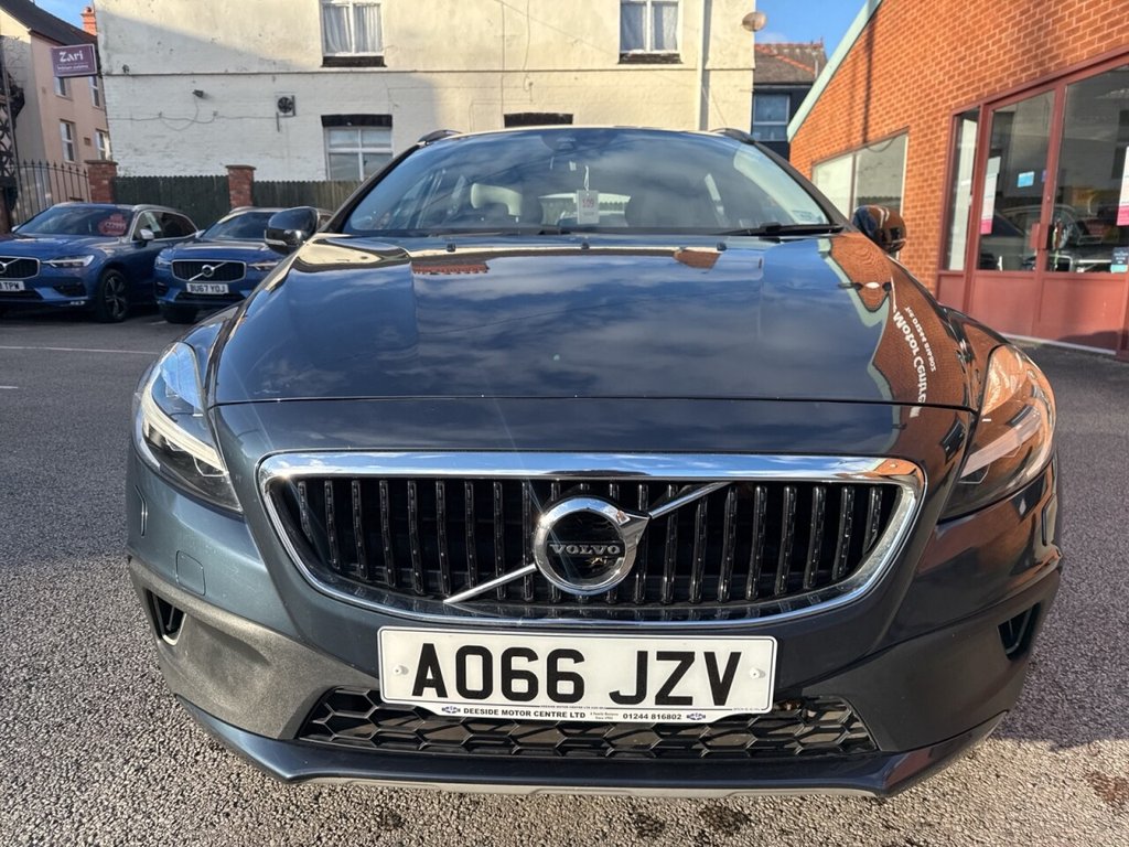 Used Volvo V40 2016 for sale - 77048748: Photo 2