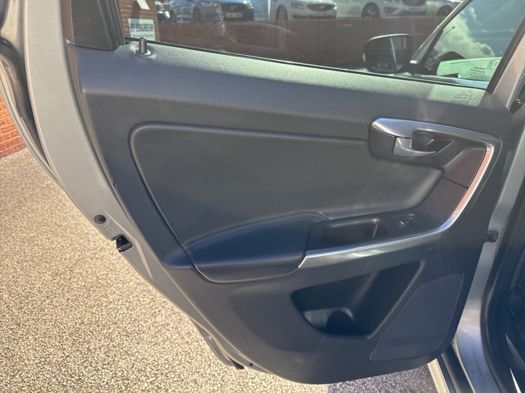 Used Volvo XC60 2017 for sale - 78212995: Photo 43