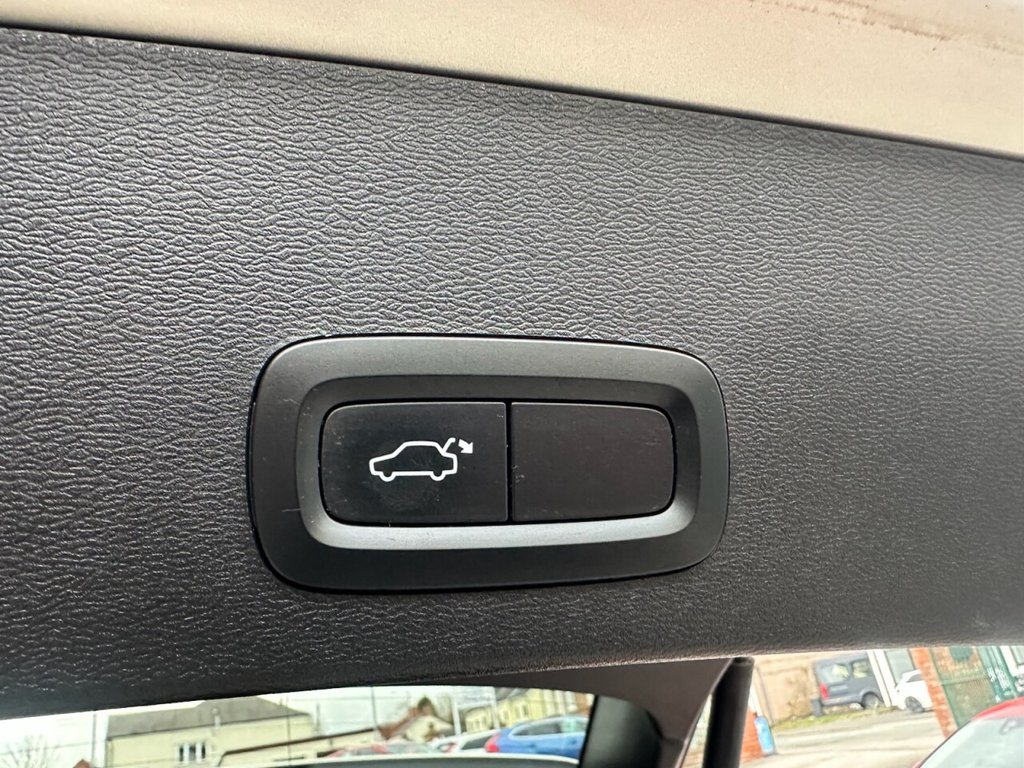 Used Volvo XC40 2018 for sale - 77879858: Photo 28