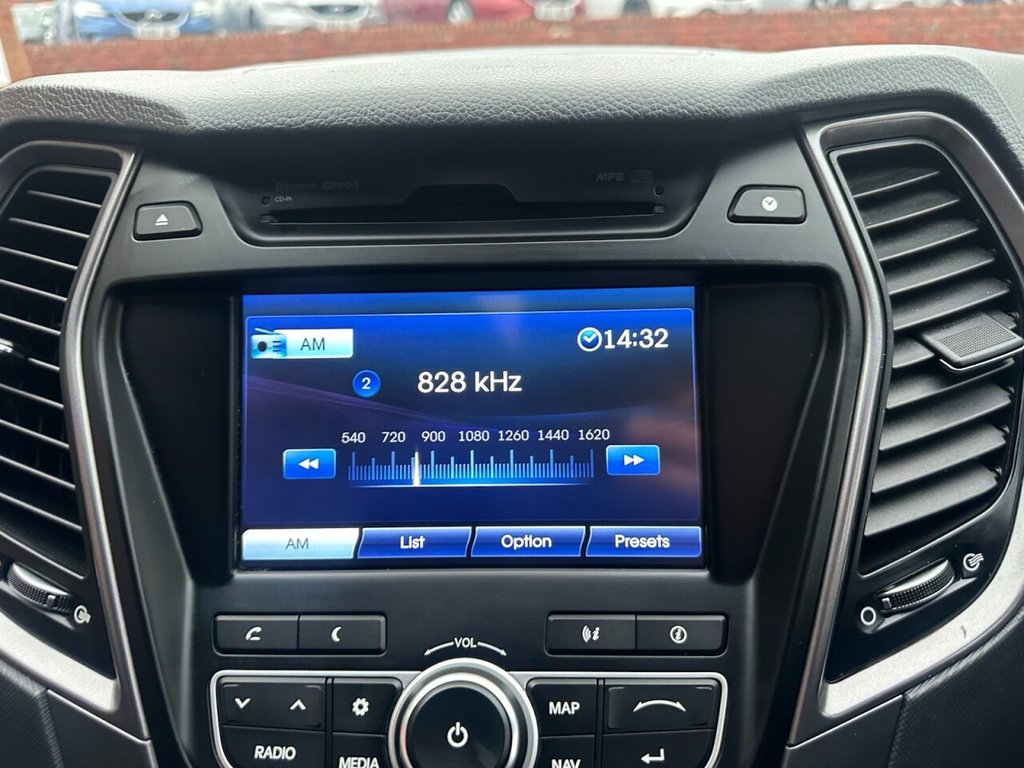 Used Hyundai Santa Fe 2015 for sale - 77288380: Photo 12