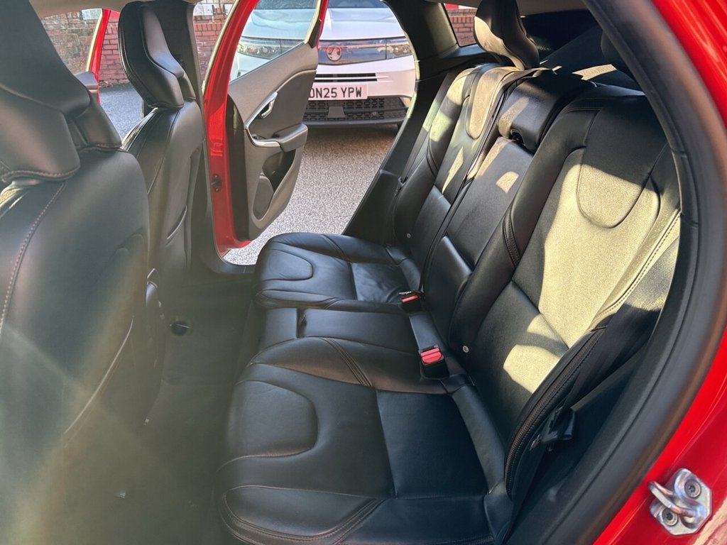 Used Volvo V40 Cross Country 2015 for sale - 76999148: Photo 19