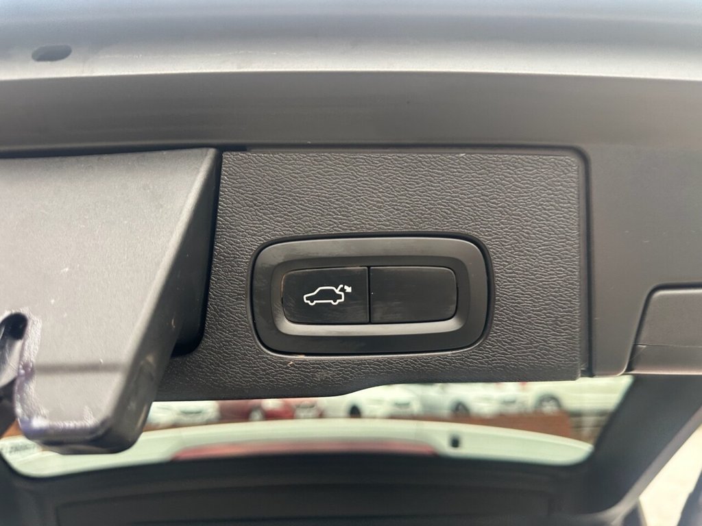 Used Volvo XC60 2018 for sale - 76900875: Photo 31