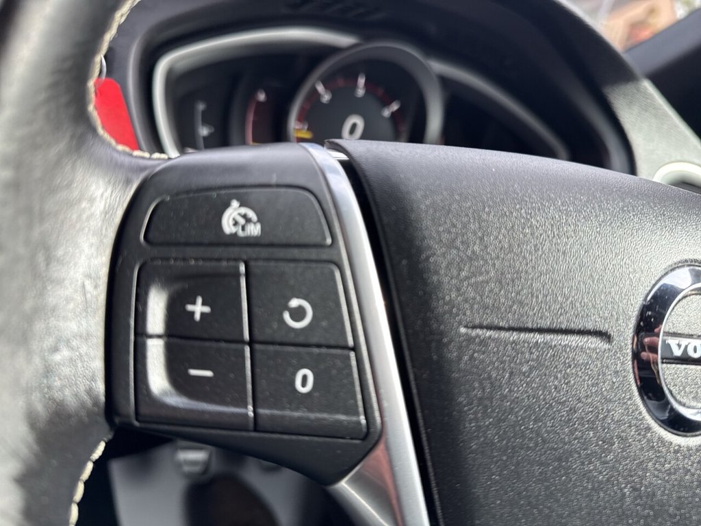 Used Volvo V40 2016 for sale - 78206622: Photo 41