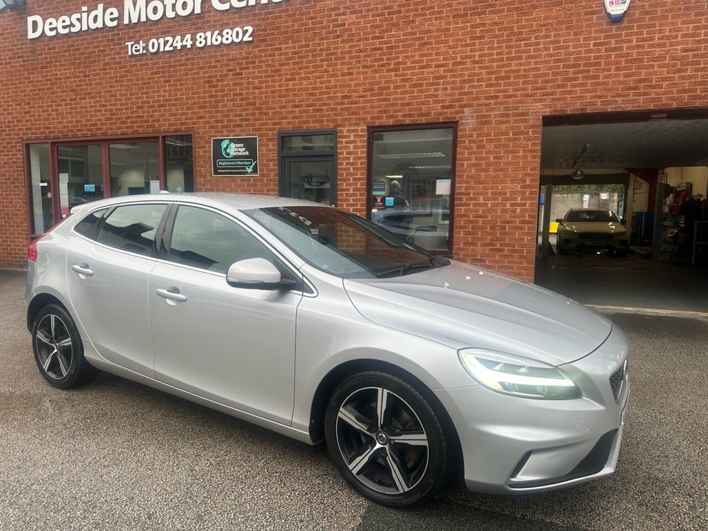 Used Volvo V40 2018 for sale - 76711443: Photo 1
