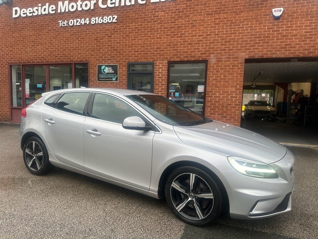 Used Volvo V40 2018 for sale - 76711443: Photo 2