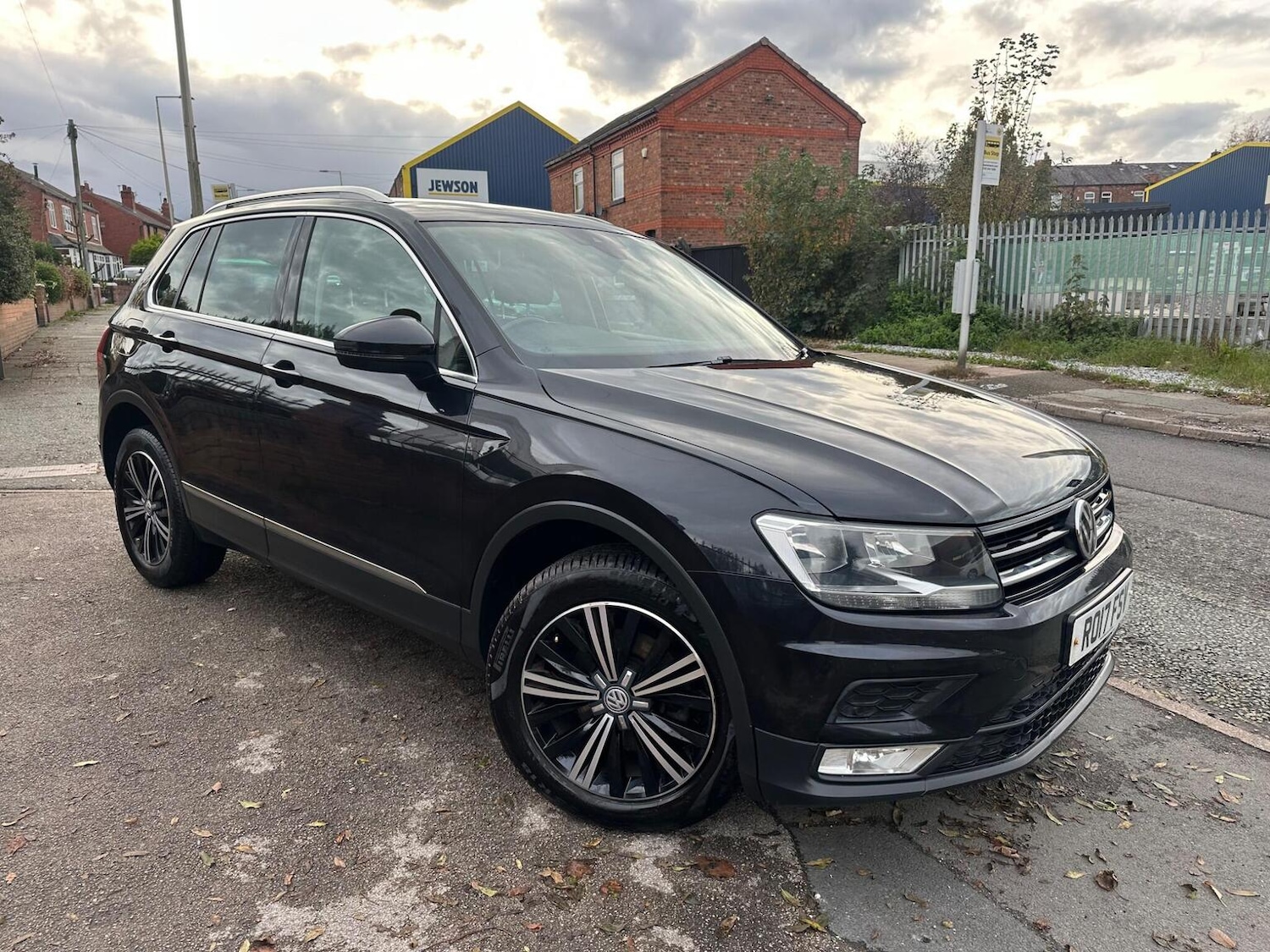 Used Volkswagen Tiguan 2017 for sale - 76817983: Photo 2