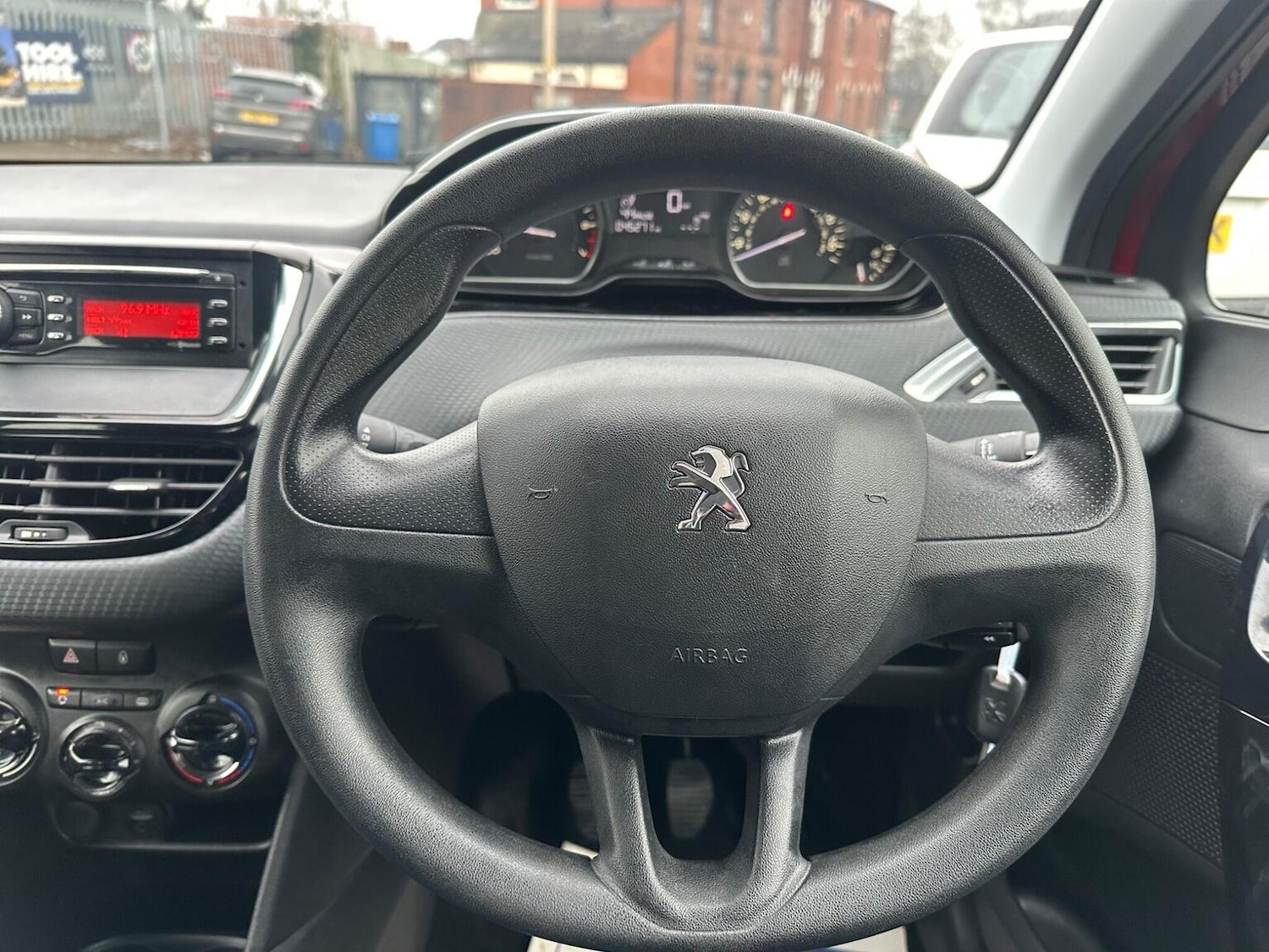 Used Peugeot 208 2016 for sale - 77118628: Photo 26