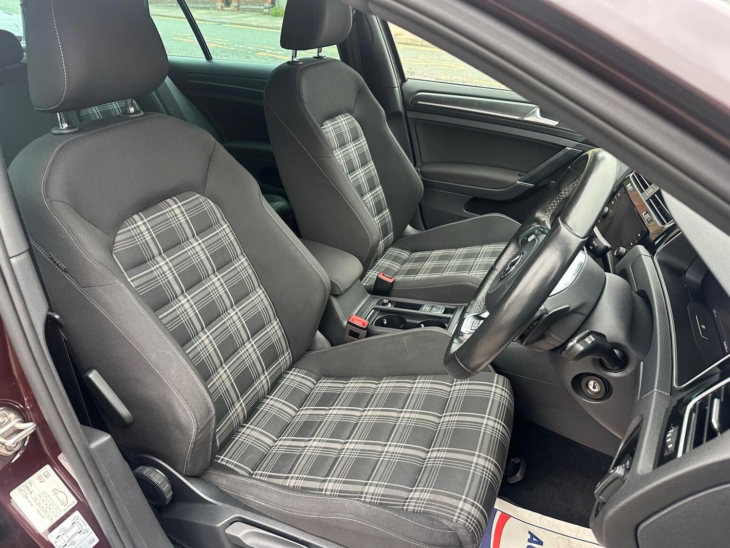 Used Volkswagen Golf 2017 for sale - 77303800: Photo 29