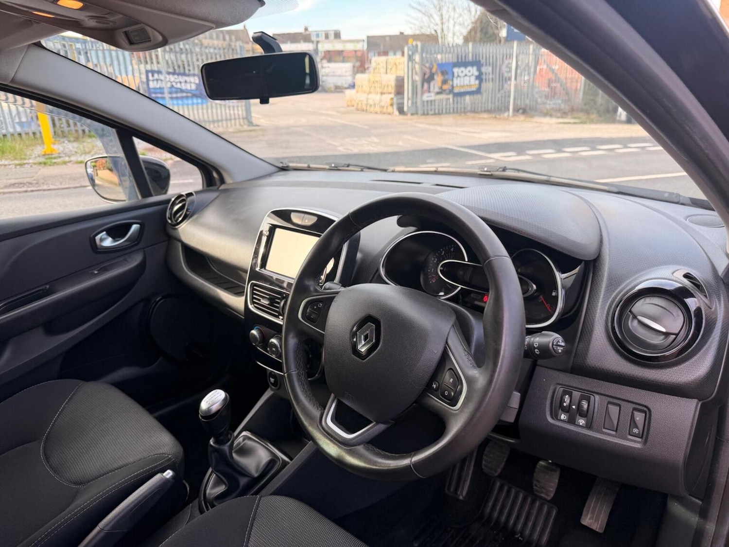 Used Renault Clio 2019 for sale - 77938228: Photo 19