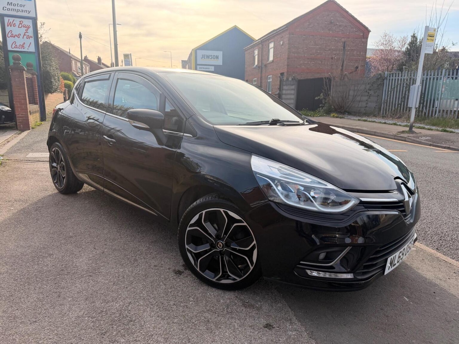 Used Renault Clio 2019 for sale - 77938228: Photo 2