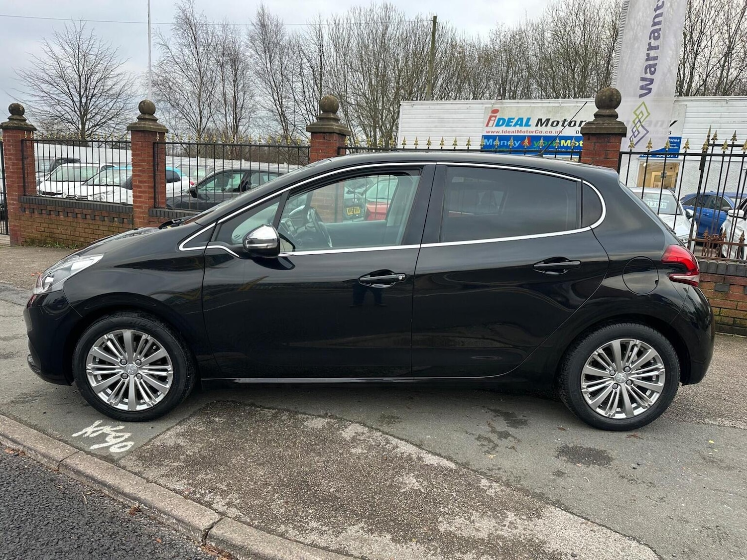 Used Peugeot 208 2018 for sale - 77038934: Photo 2