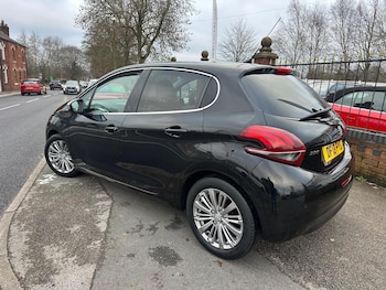 Used Peugeot 208 2018 for sale - 77038934: Photo