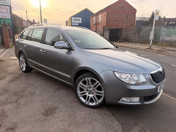 Used Skoda Superb 2013 for sale - 77572902: Photo