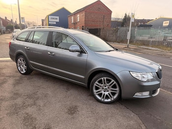 Used Skoda Superb 2013 for sale - 77572902: Photo