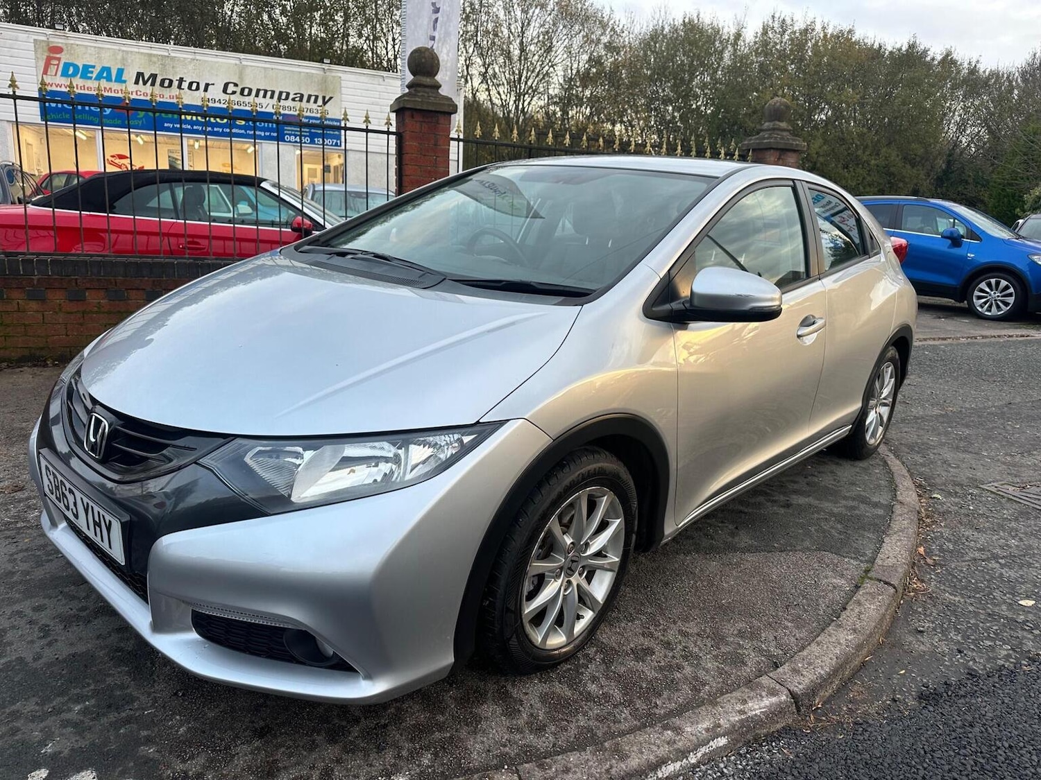 Used Honda Civic 2014 for sale - 76818012: Photo 3