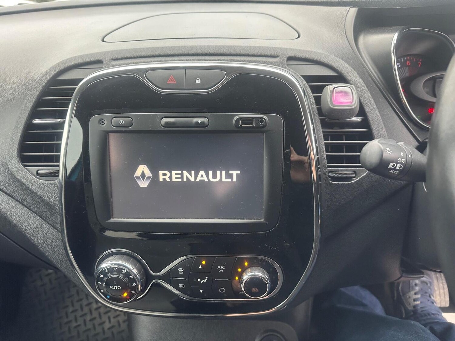 Used Renault Captur 2017 for sale - 77792865: Photo 25