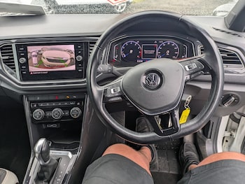 Used Volkswagen T-Roc 2018 for sale - 78782799: Photo