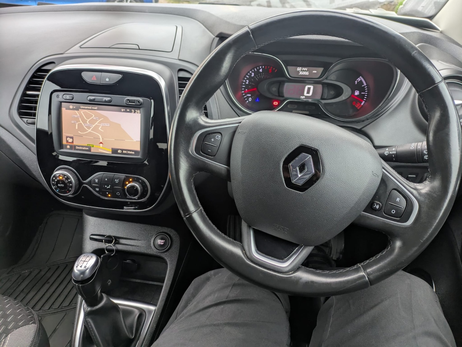 Used Renault Captur 2018 for sale - 77669285: Photo 2