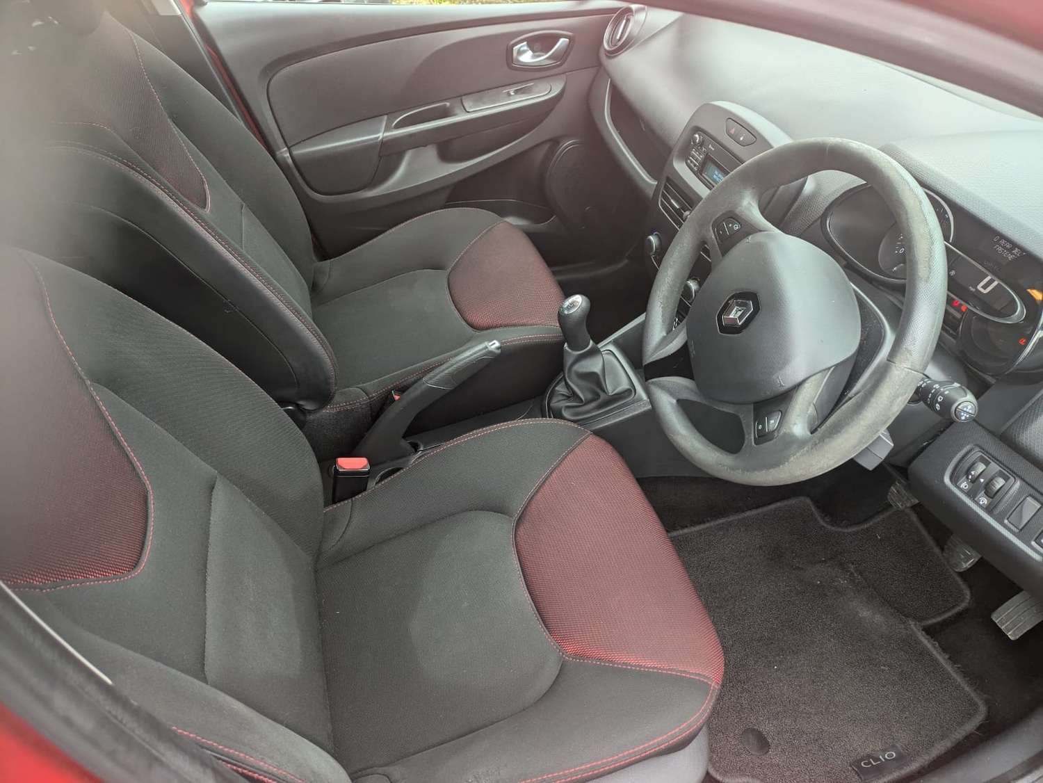 Used Renault Clio 2015 for sale - 76174332: Photo 9