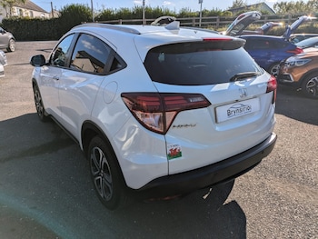 Used Honda HR-V 2017 for sale - 76120468: Photo