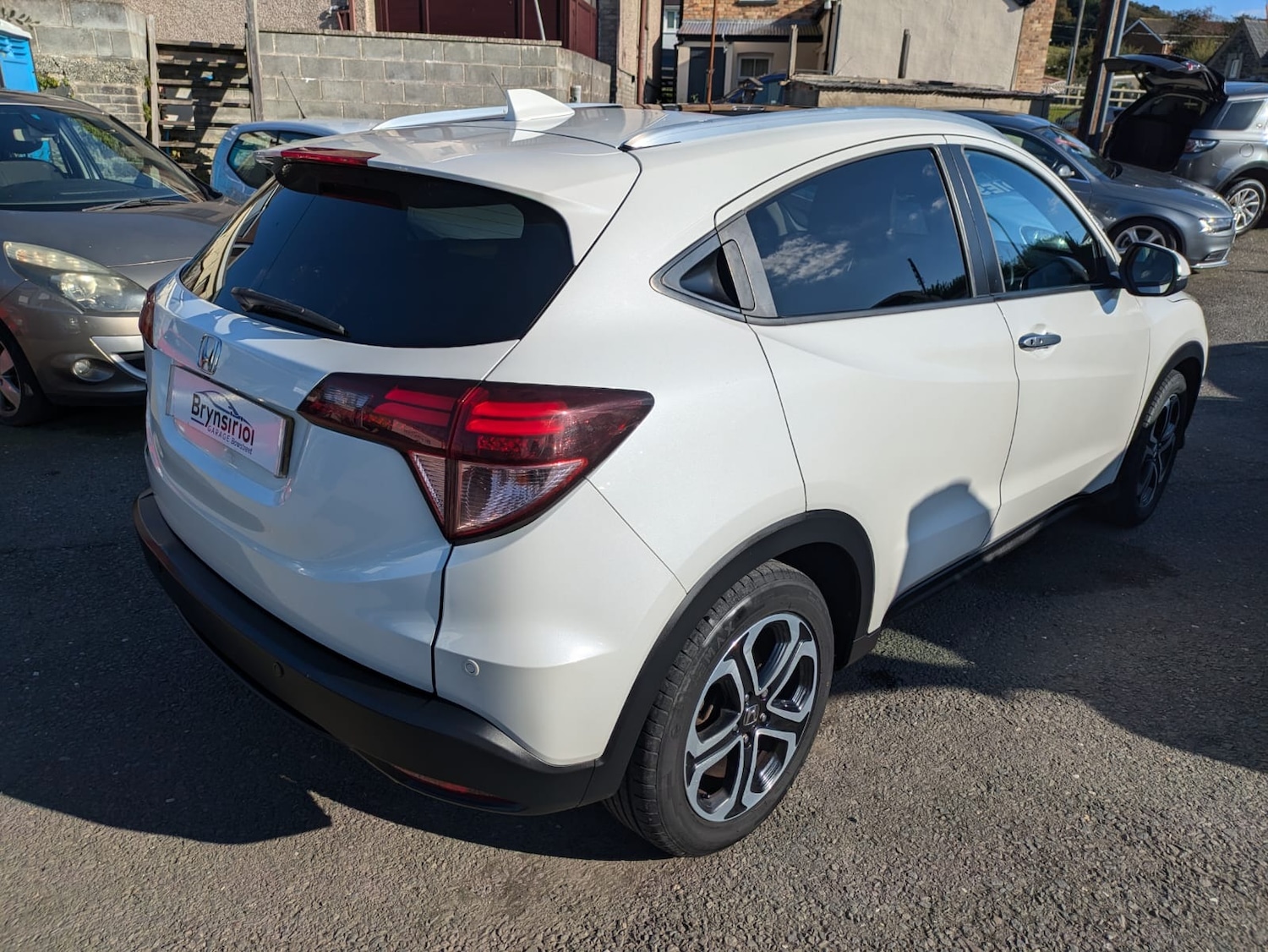 Used Honda HR-V 2017 for sale - 76120468: Photo 5