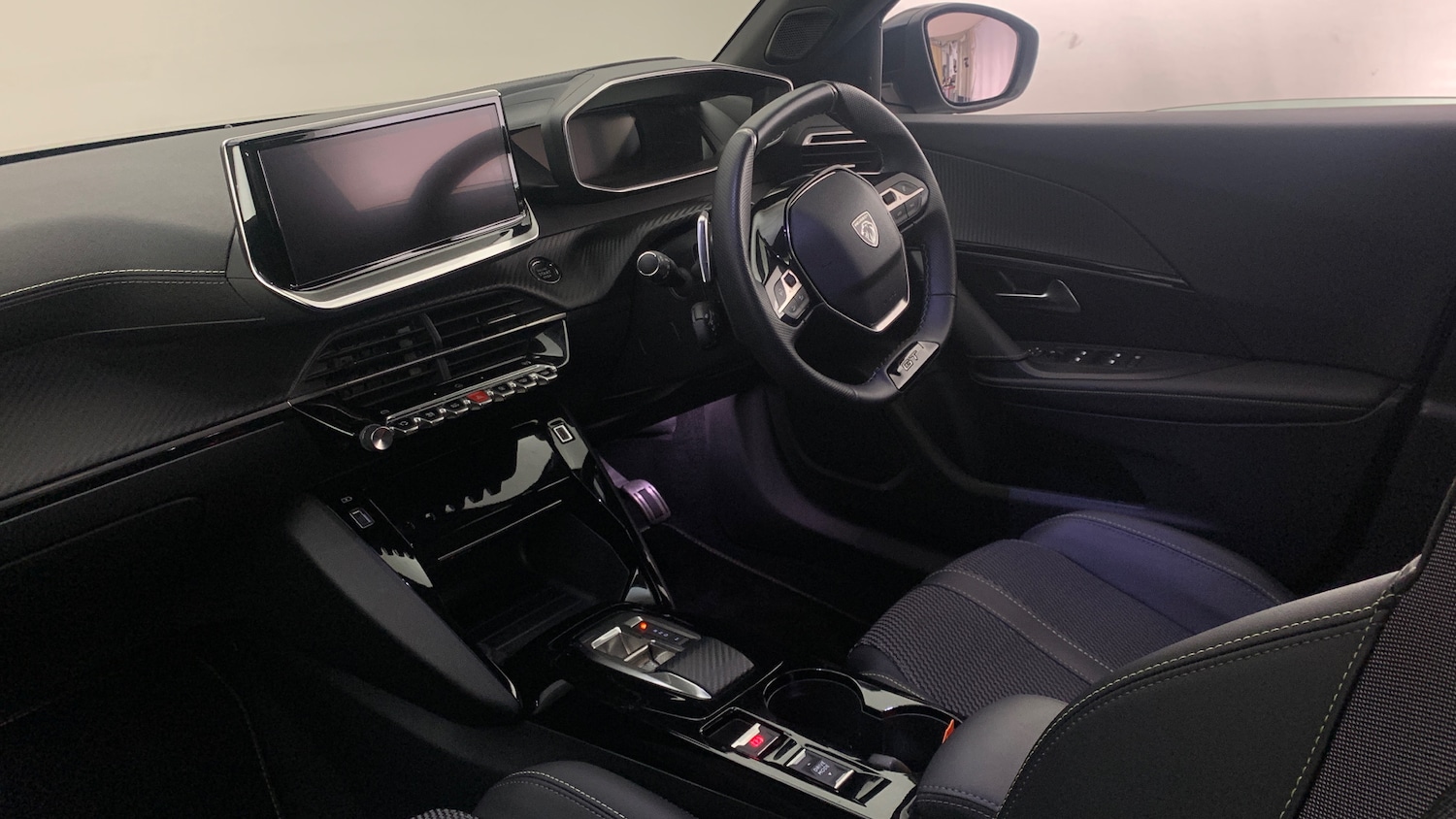 Used Peugeot 2008 2024 for sale - 77569762: Photo 2