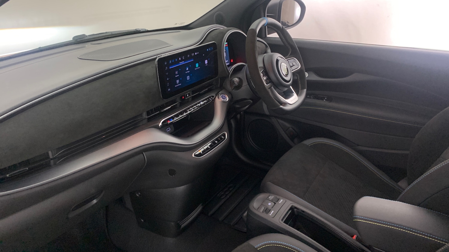 Used Abarth 500 2024 for sale - 78158083: Photo 2