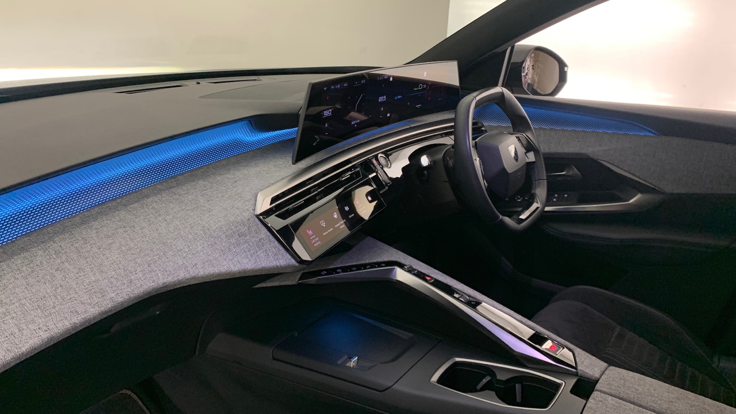 Used Peugeot 3008 2024 for sale - 76647060: Photo 2