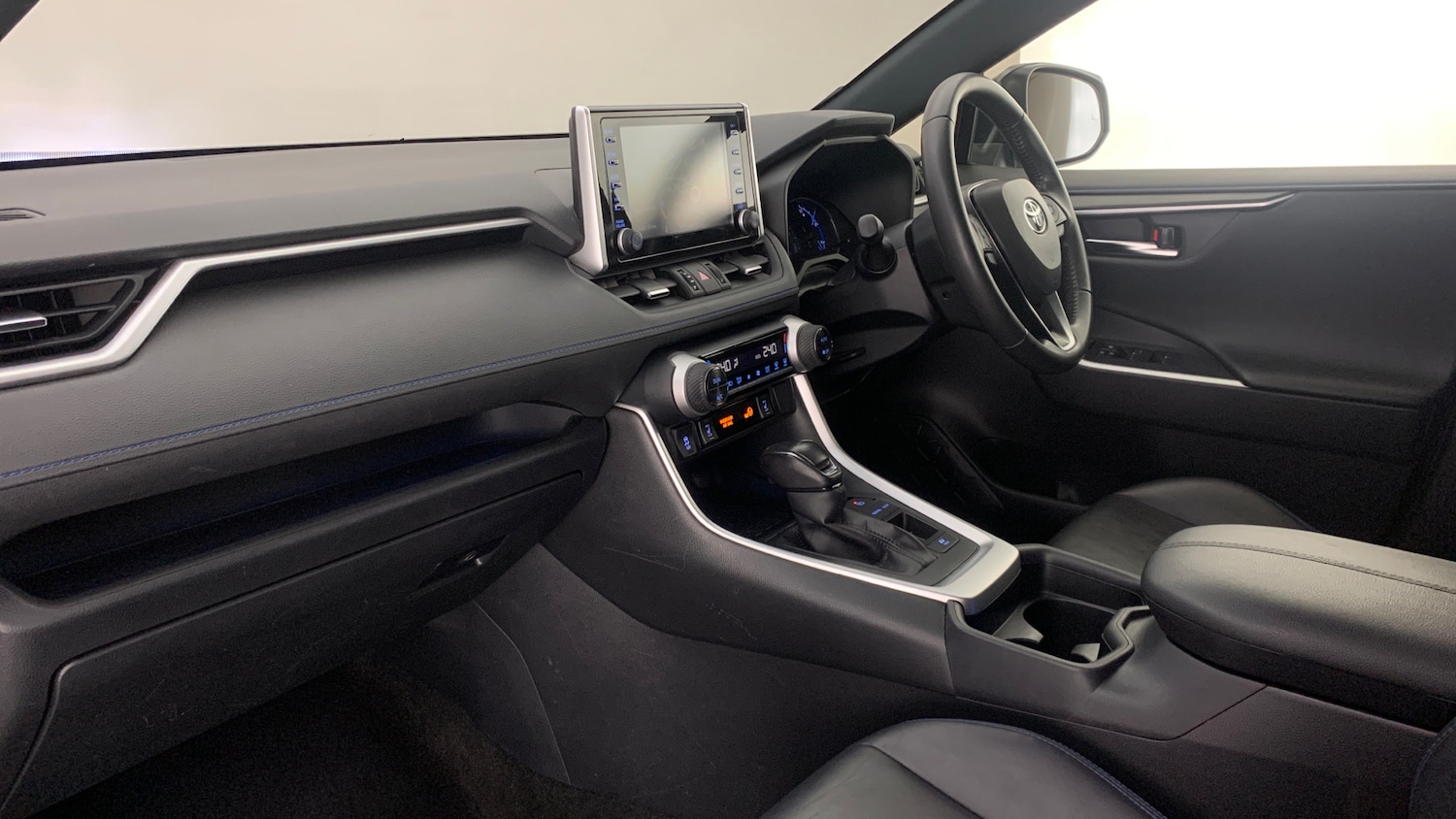 Used Toyota RAV4 2021 for sale - 76168059: Photo 2